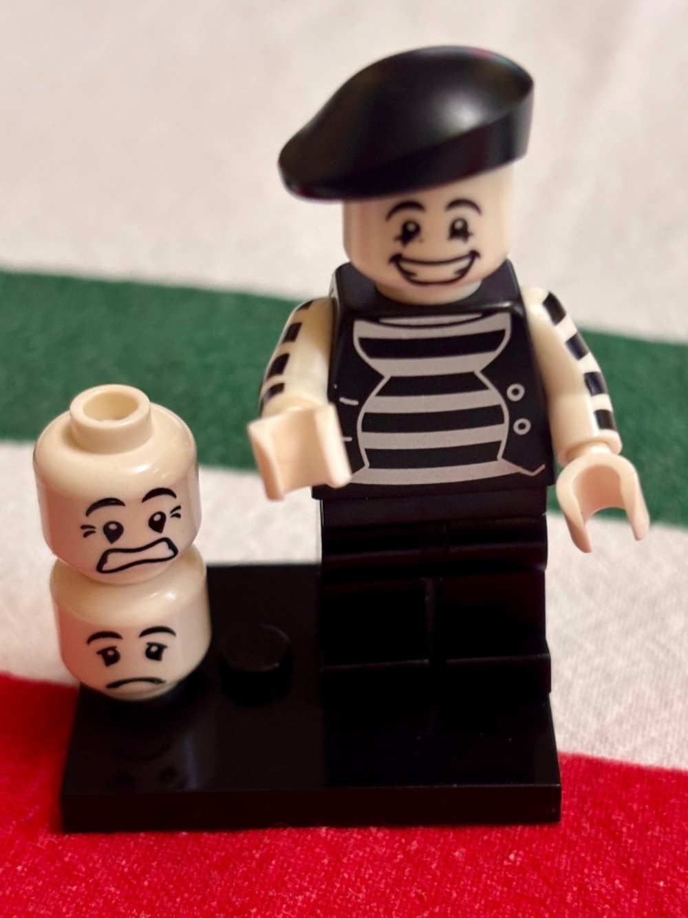 LEGO SERIES 2 "Mime" col025 with stand and accessories.
